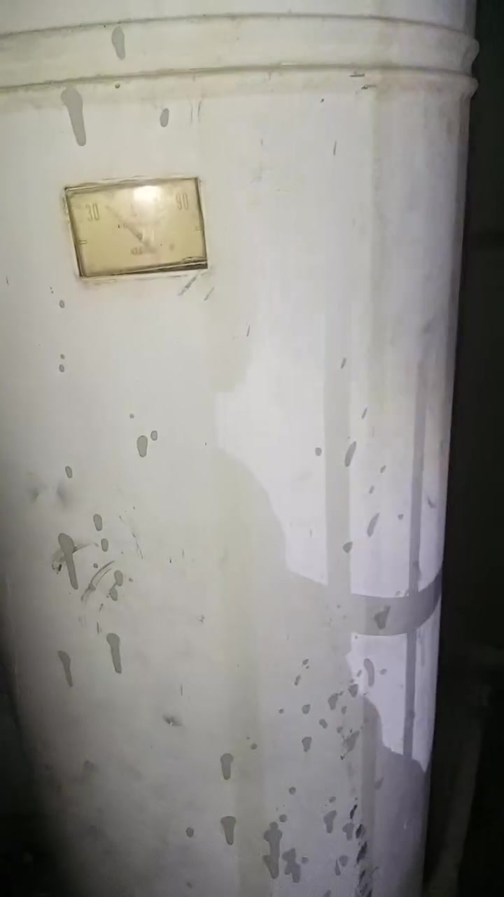 مكلف بل نشر 👉🏻 كيزرات 2 للبيع واحد كاز وكهرباء والثاني فقط كهرباء السعر 90 وبيهم مجال بسيط المكان موصل حي صدام قرب ساحة هوار رقم الهاتف ***********
