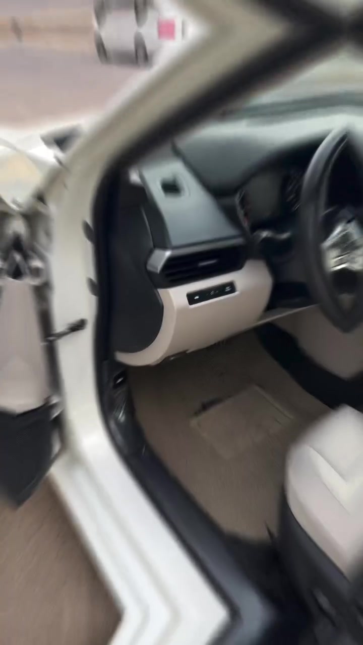 السلام عليكم
🚗 للبيع | نيسان التيما 2020 S 
✔️ الموديل: 2020
✔️ الفئة: S محدث SR بدون تيربو بدون دبل اكسل
ويل وشاشة چبيرة SR
المواصفات:
- محرك 4 سلندر 2.5 لتر اقتصادي وقوي
- ناقل حركة أوتوماتيك CVT
- تشغيل بصمة + تشغيل عن بُعد + بصمة ابواب
- داخل كريمي المرغوب
- مقاعد كهرباء
- شاشة لمس مع Apple CarPlay وAndroid Auto
- كاميرا خلفية دوارة
- حساسات 
- رادار أمامي، تحذير الاصطدام، ومثبت سرعة ذكي تحكمات بالستيرن جهتين
- كشن كهرباء
- نظام مراقبة النقطة العمياء
- جنوط رياضية 19 إنج
- إنارة LED لايت ليد
- مكيف ممتاز منفصل تبريد ثلج 
- مانع انزلاق سبايدر جناح خلفي
حالة السيارة:
✅ الضرر ربع بونيد صبغ + جامرلغ السائق مبدل بلاد نفس اللون  بدون صبغ بدون أي ضرر بالداخل بيها بارد بسيط بالقمارة مايبين بالعين المجردة فقط بالسونار صور السونار والضرر بالمنشور
✅ رقم سليمانية الجديد 
✅ السيارة نظيفة جداً وجاهزة للاستخدام بدون اي مصرف ممشى السيارة 93 ميل گير ومكينة وكهربائيات كلها بشرط وين ميعجبك افحص 
ملاحظة عندي فيديو كامل للسيارة اللي يحب ادزلهيا عالخاص

📍 الموقع: قضاء كلار تابع لسليمانية
💰 السعر المطلوب 135 وبيها مجال بسيط 
📞للاستفسار الاتصال عالرقم ***********
