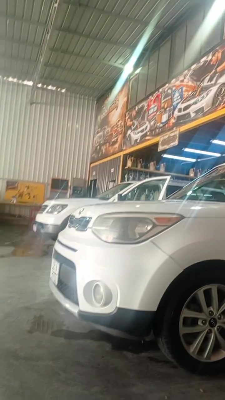 سياره للبيع مرسيدس دب موديل 91 محرك عنكبوت اسود سياره تبريد  شغال جام كهرباء سياره جاحزه من حداديه وتخم تاير بسمي سياره رقم بغداد انكليزي مصبوغه جماليه سعر خاص رقم موبايل ***********
