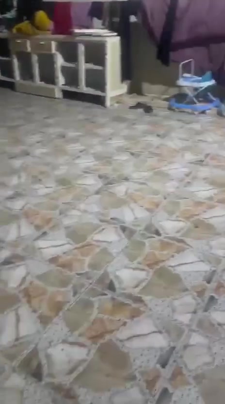 السلام عليكم بيت تجاوز يتكون من 4غرف وصاله ومطبخ خارجي وديوان وطارمه وساحه العنوان  ياسين خريبط العابره  المساحه اكثر من 300متر البيت كله سراميك وسقف ثانوي البيت نضيف ومرتب تعال وكعد مناقصه سي وامانه الله ماعليه ازاله اوتبليغ السعر 19 وبي مجال لتواصل واتساب ***********
