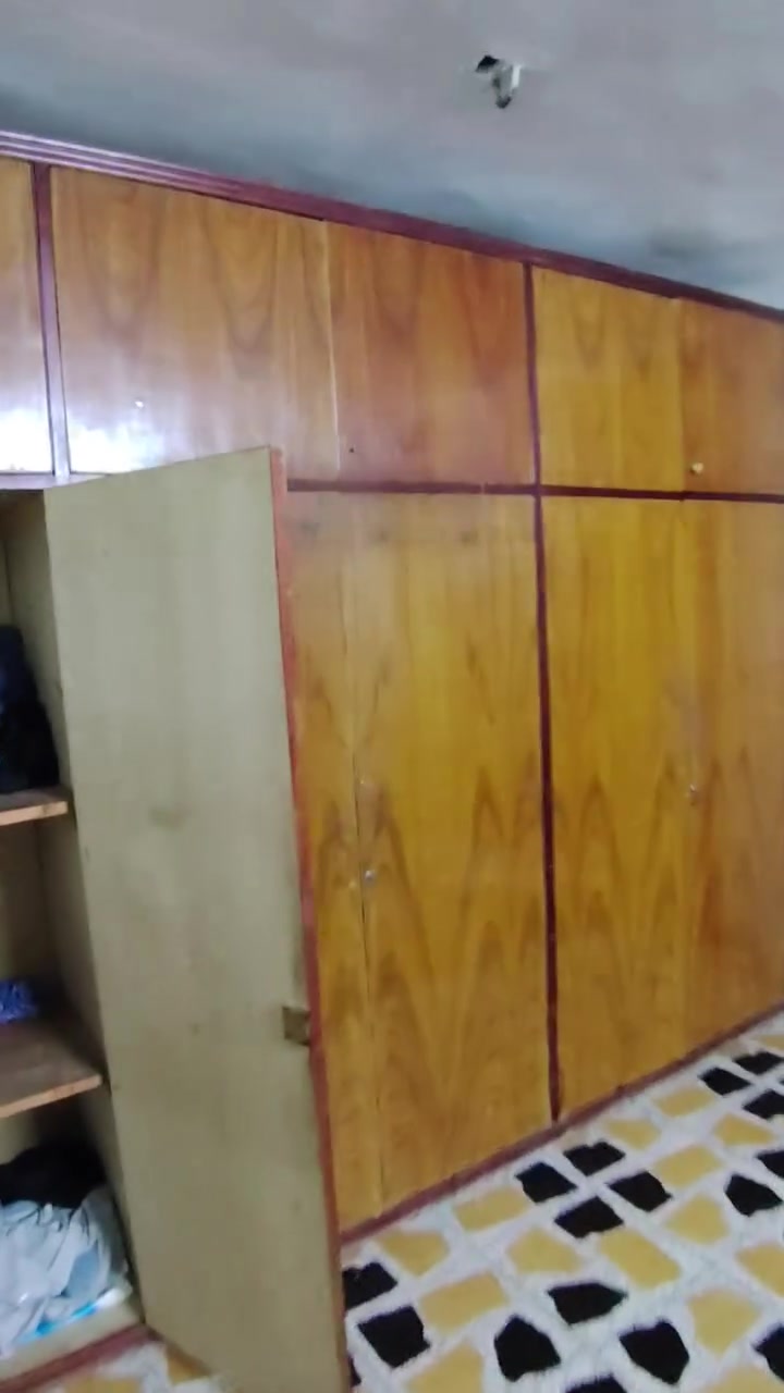 بوفيه • نضيف • ثقيل
