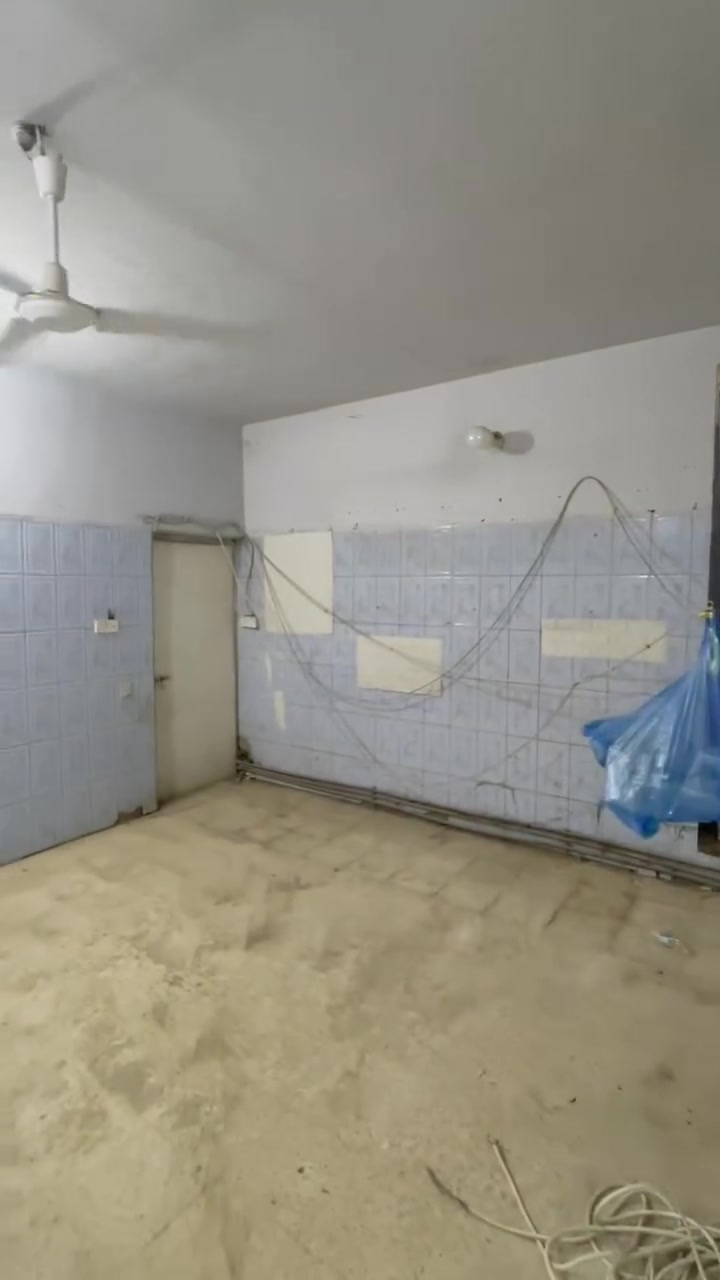 🏠 بيت للإيجار السكني – مناسب للعائلة الكبيرة
يعلن مكتب ركن بابل للعقارات عن توفر بيت للإيجار السكني.

📐 مساحة البيت: 200 متر

🏠 البيت: طابقين

🚗 الطابق الأول: كراج سيارة، مع مجمع صحيات.

🔒 الطابق الأول معزول عن الطابق الثاني، والدرج خارجي، مما يوفر خصوصية واستقلالية.

🔹 الطابق الثاني يتكون من:

• صالة

• كوريدور

• مطبخ

• غرفة نوم

• مجمع صحيات

🌏موقع الدار /حله /الاساتذه /الاولى خلف مدينه حمورابي /قريب شارع 60 

💰 السعر: 650 ألف قابل للتفاوض (قفل)☎️***********

📞 للاستفسار أكثر، مراجعة مكتب ركن بابل للعقارات والمقاولات العامة أو الاتصال على الرقم المثبت على الصفحة.

📍 عنوان المكتب:

حلة – حي المعلمين

خلف مستشفى التركي

شارع مستشفى طيبة

مجاور حسينية موسى الكاظم

📢 مكتب ركن بابل يستقبل كافة العروض العقارية لمن يرغب بعرض عقاره، سواء كان:

🏢 تجاري | 🌾 دوانم | 🏠 بيوت | 📑 قطع أراضي | 🔑 بيع وشراء | 🏘️ إيجار
