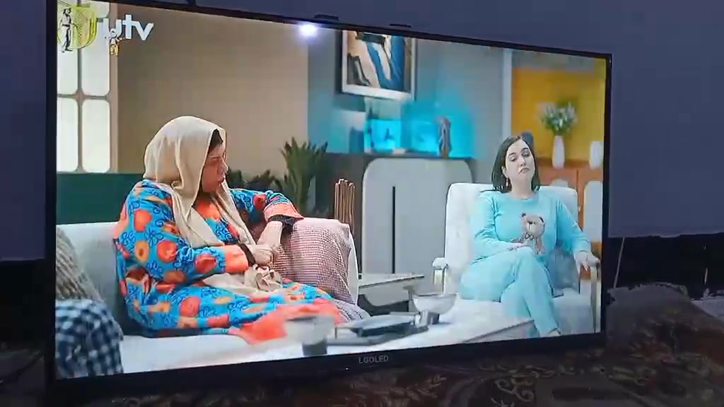 السلام عليكم لدينا شاشه للبيع ايلجي اوليد حجم 32 شاشه جديده استخدامها أقل من شهر ومعاها هذا جهاز مكيوبور فور كي مربوط مع شاشه وانترنت فول وهذا جهاز وياها انترنت فول  وشاشه بدون اطار وسعرها وقفلها قفلها 85 وهاي فيديوهات شغلها على اليوتيوب وعلماً يشتغل ع نظام التيك توك 
وع خاص ما نجاوب فقط ع واتساب واتصال ع ارقام 
***********
***********
ورقم كورك بيه واتساب
