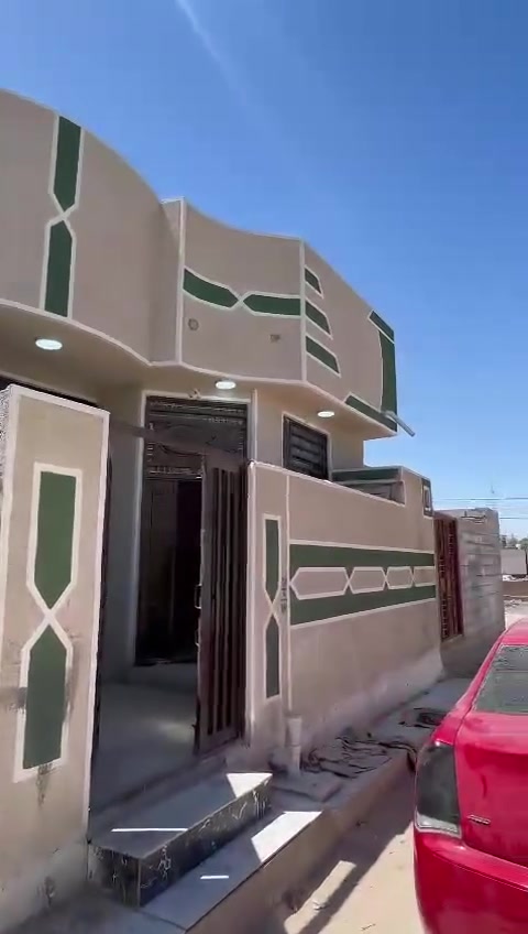 يوجد لدينا بيت للبيع المساحه ١٠٠متر طابو سند ٢٥ قرار محكمه ثاني يوم كافت الخدمات ماء مجاري كهرباء تبليط خلف جامعه كربلاء حي تلعفر قرب الحوالي ابو مهدي المهندس عله شارع الجامعه للاستفسار الاتصال على الرقم *********** والف هلا
