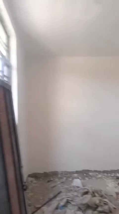 السلام عليكم اللهم صلي على محمد وآل محمد بيت جديد طابق ونص على قيد الانشاء في الحسينية سكلات ١١ قرب شارع ٤٠ ملك صرف سعر بيت ٤٠ وبي مجال للاستفسار ***********
