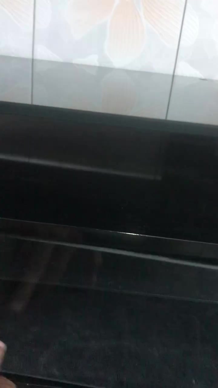 ميز تلفزيون وبي جرارات هواي اخو الجديد نضيف ويتحمل غراض هواي عارضه ب١٠٠وبي مجال للتواصل ***********
