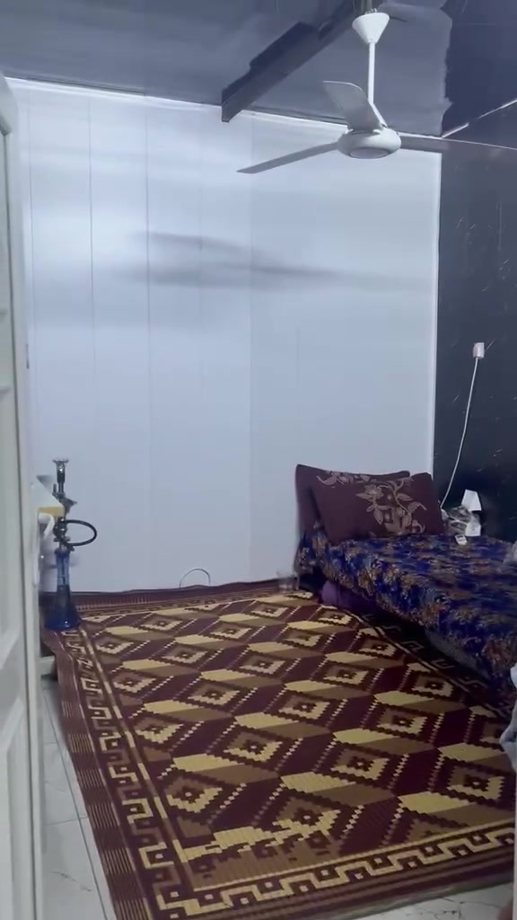 السلام عليكم بيت زراعي مساحه 100 متر طابقين الواجها 5ونص متر والنزال 19متر منفصلين سند 25مكانه الشرطه الخامسه بالقرب من حسينية السيدة رقيه والدعم الوجستي سعر  مناسب رقم التالفون ***********
