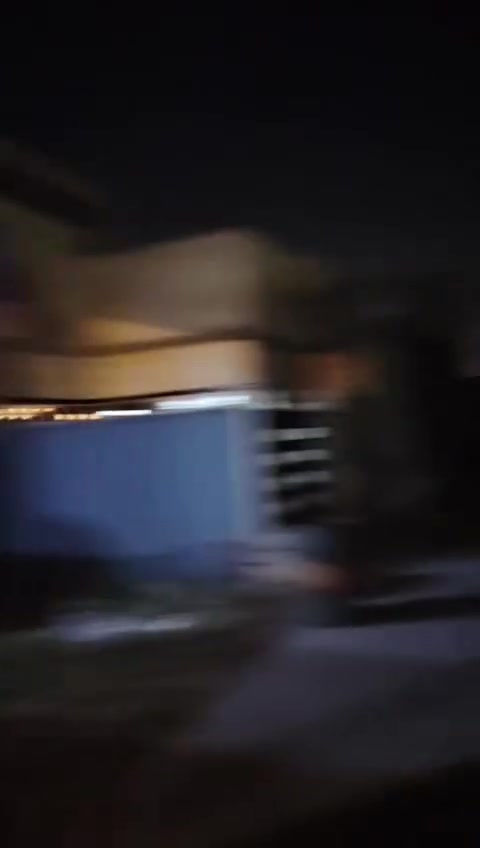 دار للبيع في موصل أيسر  ساده بعويزه بيت كامل 200 متر البيت  يتكون/  من كراج صحيات خارجيه /كنيدور /إستقبال رجالي/مطبخ/هول درايج/ صحيات داخليه / غرفتين /استقبال نساء/
الرقم التلفون/***********
                    ***********
