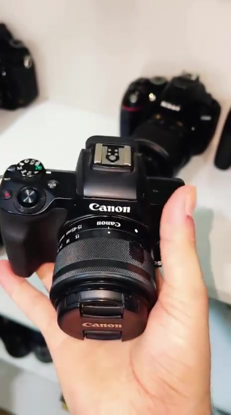 📸 Canon EOS M50 Mark II للبيع 🔥
✨ نظافة 100% — شبه جديدة 💯 بدون أي مشاكل وجاهزة للتصوير
🔹 24.1 ميگاپكسل 🔹 تصوير فيديو 4K 🔹 أوتو فوكس سريع ودقيق 🔹 شاشة لمس متحركة 🔹 Wi-Fi + Bluetooth 🔹 حجم خفيف ومناسبة للتصوير والفيديو 🔹 جودة صورة وفيديو ممتازة
📦 تأتي مع كامل ملحقاتها الأساسية
💰 السعر: 650 ألف دينار فقط 🔥
🚚 التوصيل مجاناً 🔍 الفحص والقناعة التامة قبل الاستلام
📞 للحجز والاستفسار: ***********

