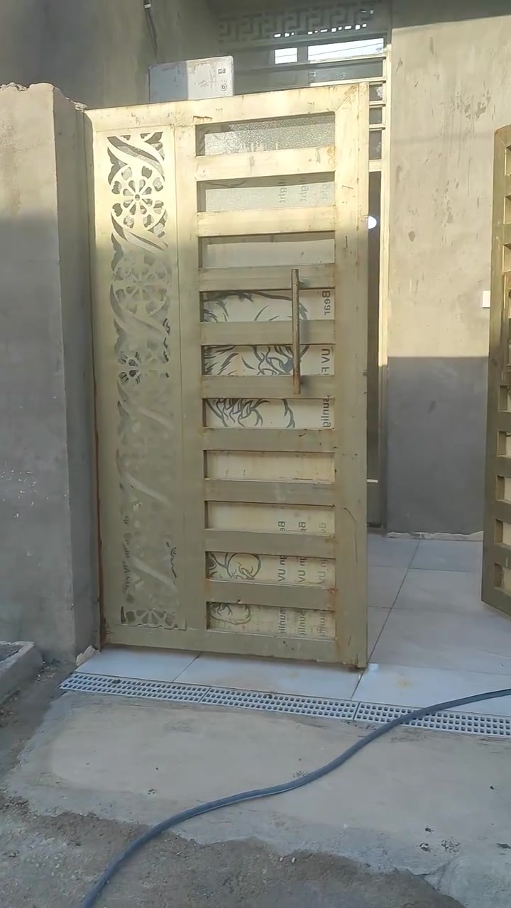 بيت للبيع زراعي كرارة الزعفرانية نهاية الاربع شوارع فرع سكلة الركابي غرفتين نوم واستقبال ومطبخ صاله كبيرة المساحه 120متر الواجهة 10والنزال12طابق واحد.  سند 35مشمول بالتمليك ***********
