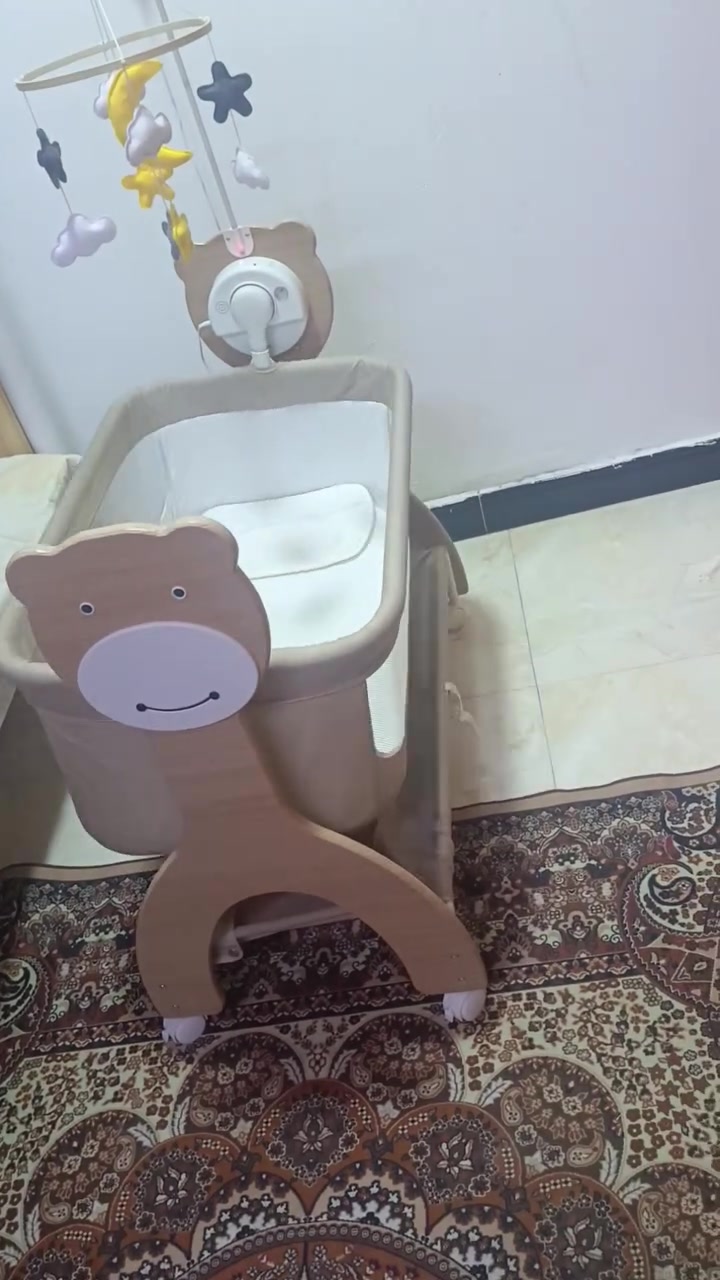كارووك  هزاز كهرباء و ع باتريات 
 نظيف جدا ماصار ست اشهر من جبته و اريد ابيعه لان الطفل متعود ينام يم امه  

كلش نظيف و بي ضوء و موسيقى و بلوتوث تكدر اي شي تشغل عليه 

ابيعة ب٩٥ عنواني حيانية و احنه نوصله اذا بالمركز توصيل مجاني 

 ***********

