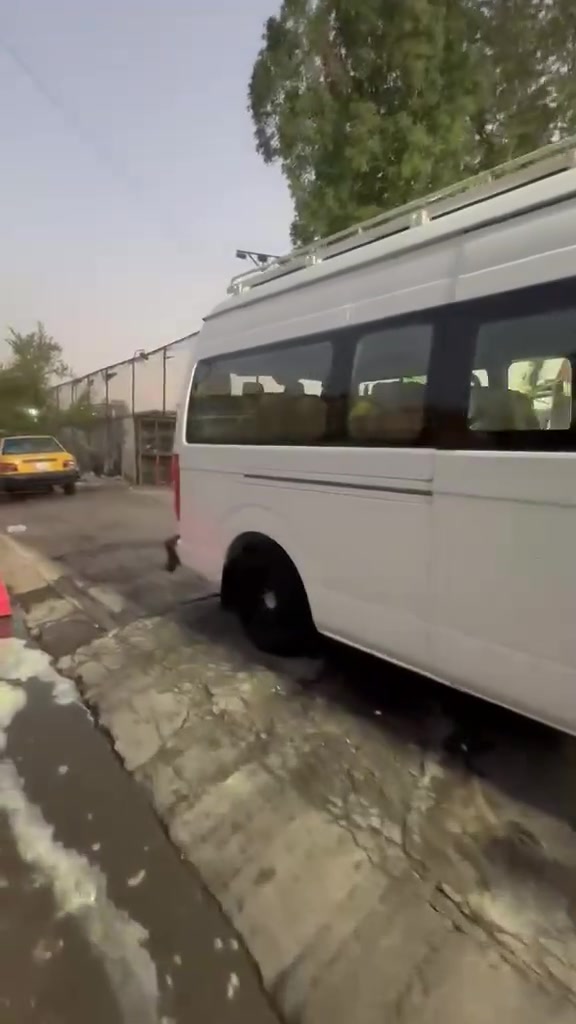 سلام عليكم 
كنك لونك للبيع موديل ٢٠٢٢ وارد كويت  مكينه ٢٧٠٠ كامله للاخير سيبايه درعين امامي وخلفي منضومة غاز دوشمه عام تدفئه تبريد  كفاله بدون صبغ بدون خياس بيها بارد قليل عارضها ب ١٧٥ وبيها مجال  ***********
