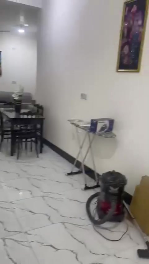 شقه الايجار في حي الحسين قرب جامعة عين موثثه طالبات فقط ***********
