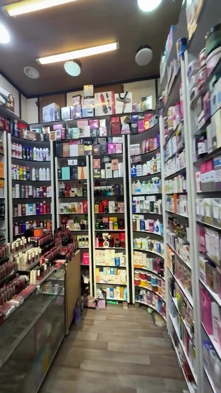 📢 متوفر للبيع أغراض محل كوزمتك
مجموعة متنوعة من مواد الكوزمتك والتجميل والعناية، متوفرة وبحالة ممتازة ✨

💄 مكياج ومواد تجميل
🧴 عناية بالبشرة والجسم
🌸 عطور ومواد متنوعة
🛍️ أصناف متعددة

📍 بغداد – مدينة الصدر-سوق الاولى 

📩 للاستفسار عن التفاصيل والصور، مراسلة الصفحة أو التواصل على الرقم ‭***********‬
