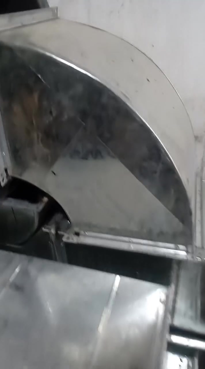 بوجه طول ٤ متر قطعتين كل قطعه مترين معا دكت طول ٨ متر معا الساحبه البوجه ستيل للبيع بغداد هاتف *********** كلشي واضح بالتصوير
