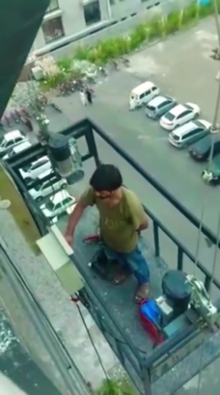 مصاعد كهربائية • جندولات كهربائية • جودة عالية