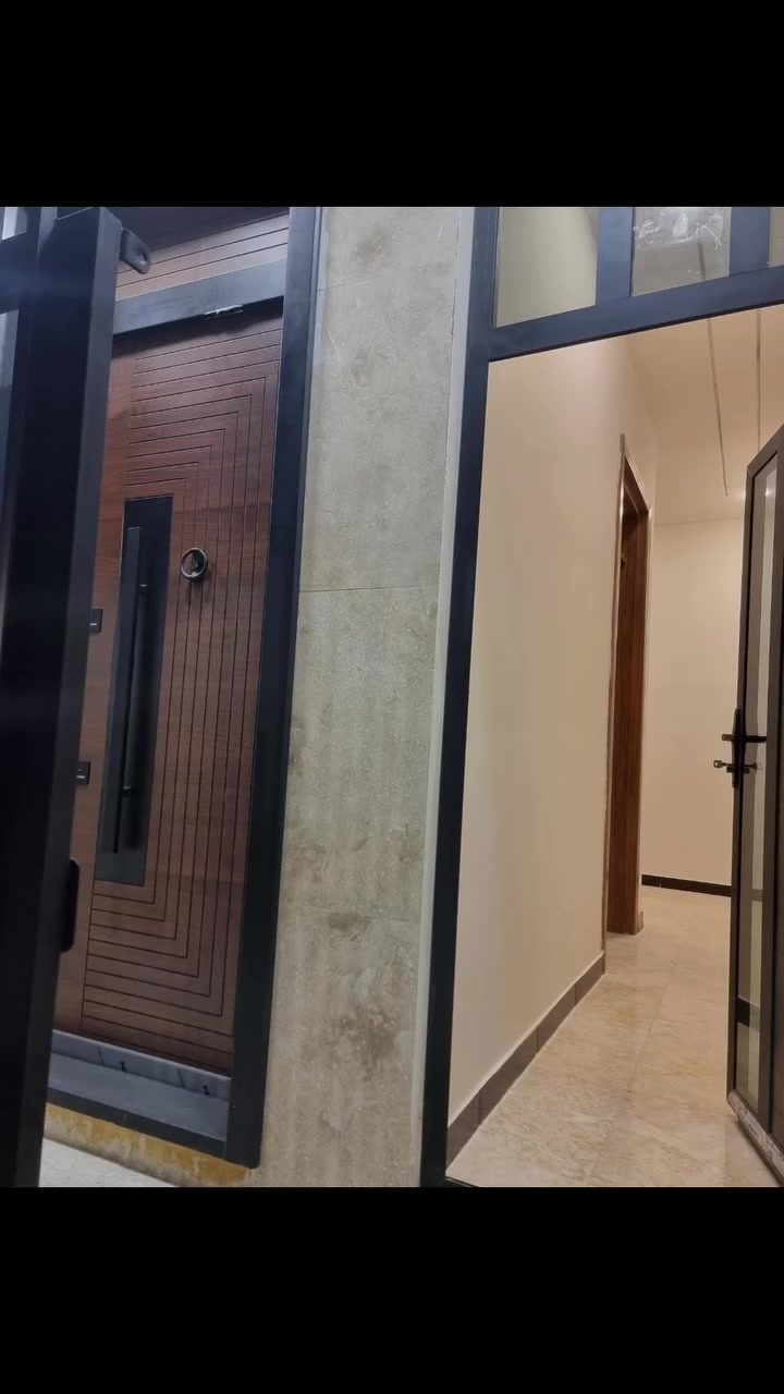 دار للبيع بسعر مناسب جدا في الدورة حي الشرطة طابو صرف
المساحة ٦٠ متر طابقين بناء حديث درجة اولى غير مسكون
يتكون من غرفتين نوم وصالة ومطبخ و٢ حمامات
***********
#عقارات_بغداد
