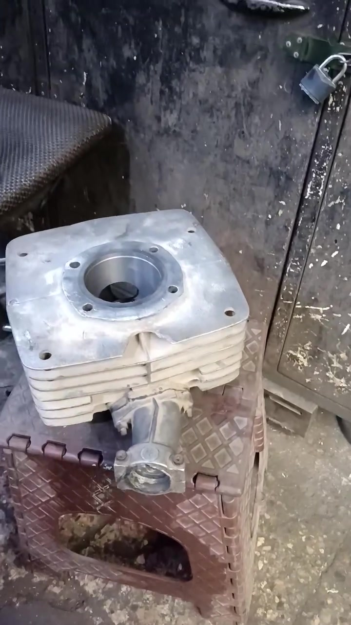 بوشة سلندر • MZ 81 • ساحة الطيران
