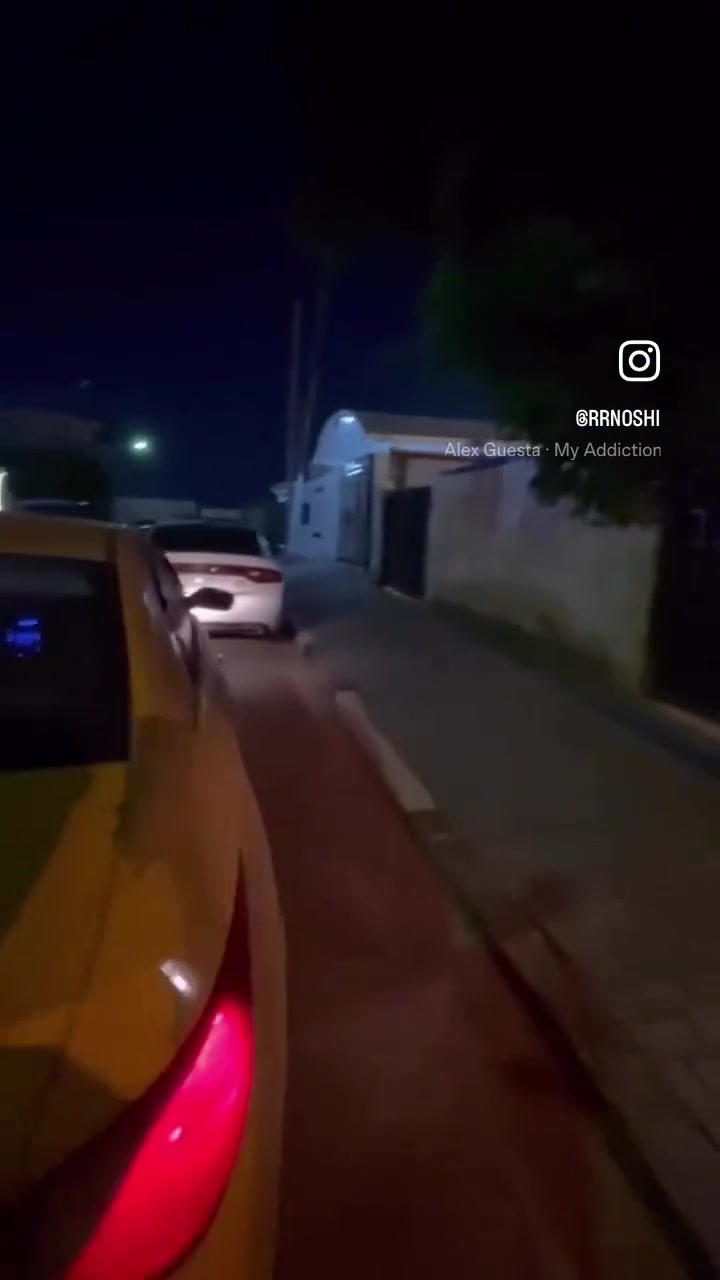 بيت للإيجار طابقين 
الطابق الاول كراج كبير وصاله ومطبخ وحمام 
الطابق الثاني غرفتين وصاله وحمام 
ايجاره 800 . البراضعيه قرب مدارس زينه الاهليه
واتساب ***********
