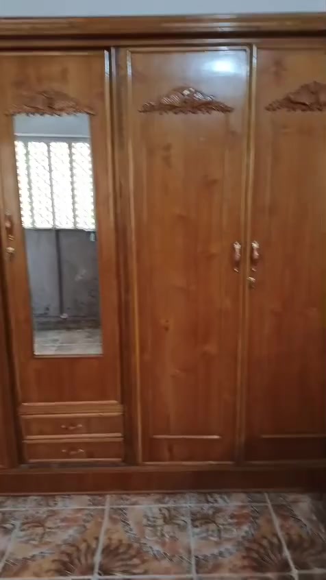 سلام عليكم عدنه غرفت اخشاب للبيع السعر ٨٠٠
و بيه مجال ***********

