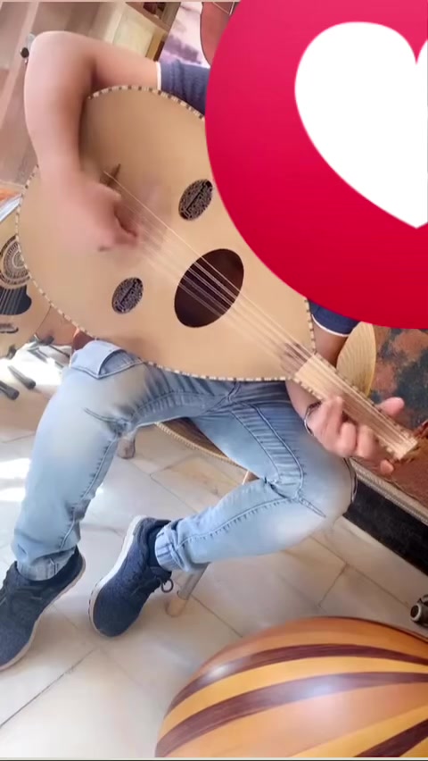 عود سوري للبيع اني مشتريه من سوريا السعر 150 الف ***********
