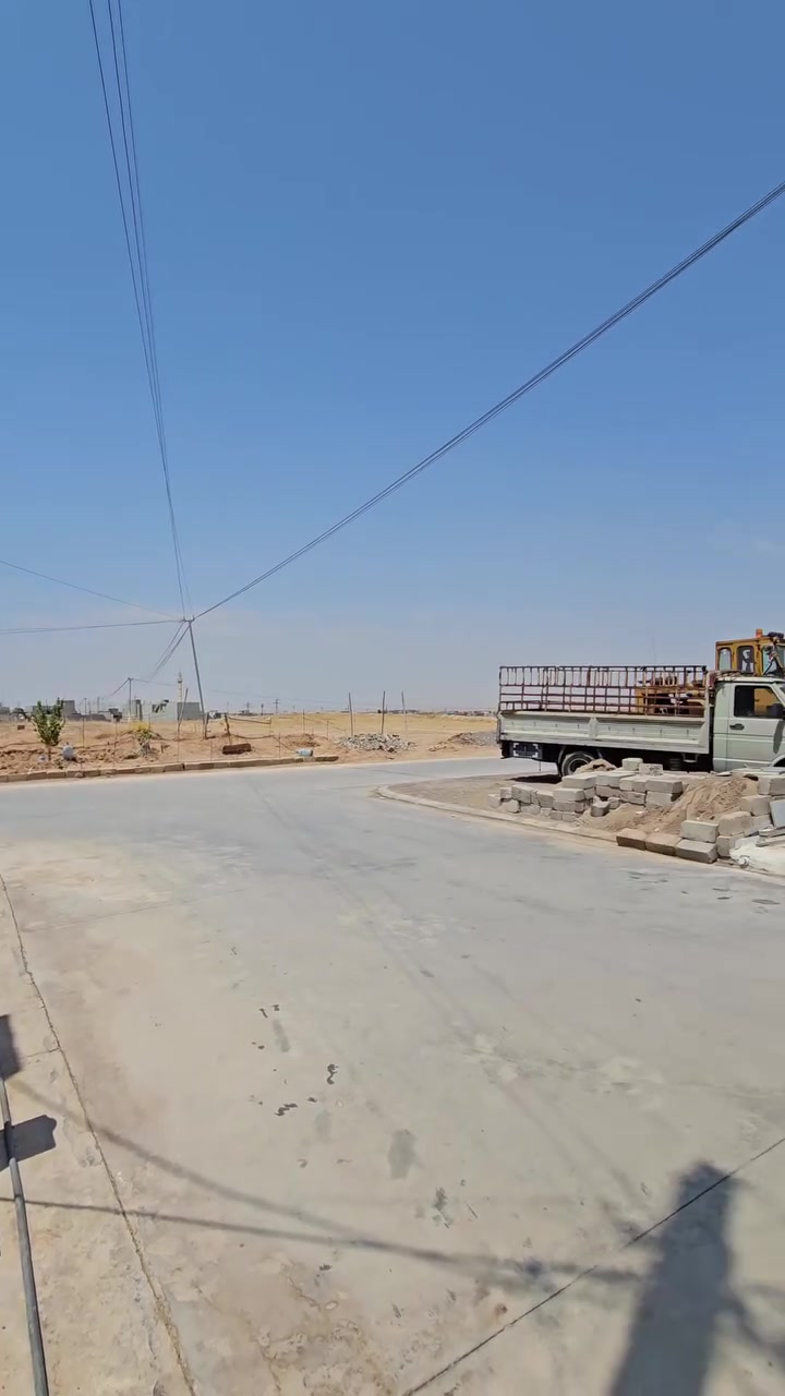🛑 عروض مكتب الاستثمار للعقار   🏢 

🛑 دار للبيع في مزارع زيونه المقابله لحي الفلاح الثانيه جمعية 
      الرعايه الاجتماعيه .

🛑 مساحة الدار ( 144 ) متر بناء حديث طابقين  

🛑 مساحة الواجهه  ( 8.35 ) متر .

🛑 اتجاه الدار جنوب ( قبله ) 

🛑 سند الدار جمعية ومعاملة البلديه مسلم فيها كرت .

🛑 الطابق الاول يتكون من :
      كراج + استقبال + هول داخلي + غرفة نوم عدد ( 2 ) + مطبخ  
      + صحيات شرقي وغربي داخل الدار و خارجه + مناور اناره .

🛑 الطابق الثاني يتكون من :
      هول داخلي + غرف نوم عدد ( 3 ) + مطبخ + صحيات + بيتونه . 

⛔️ ملاحظة  : نقص في الدار سقوف ثانويه و ابواب للغرف فقط .

🛑 للاستفسار عن السعر وباقي التفاصيل اكثر الاتصال على الأرقام 
      التاليه او مراجعة المكتب في مزارع زيونه :

      ***********        /        ***********

🛑 اضغط على زر المتابعه ليصلك كل ما هو جديد من عروضنا  .

🛑 عنوان المكتب الموصل /  مزارع زيونه المقابله لحي الفلاح الثانيه 
      قرب مولدة مزارع زيونه .

🛑 نستقبل كافة عروضكم التجاريه والسكنيه والزراعيه والجمعيات .
