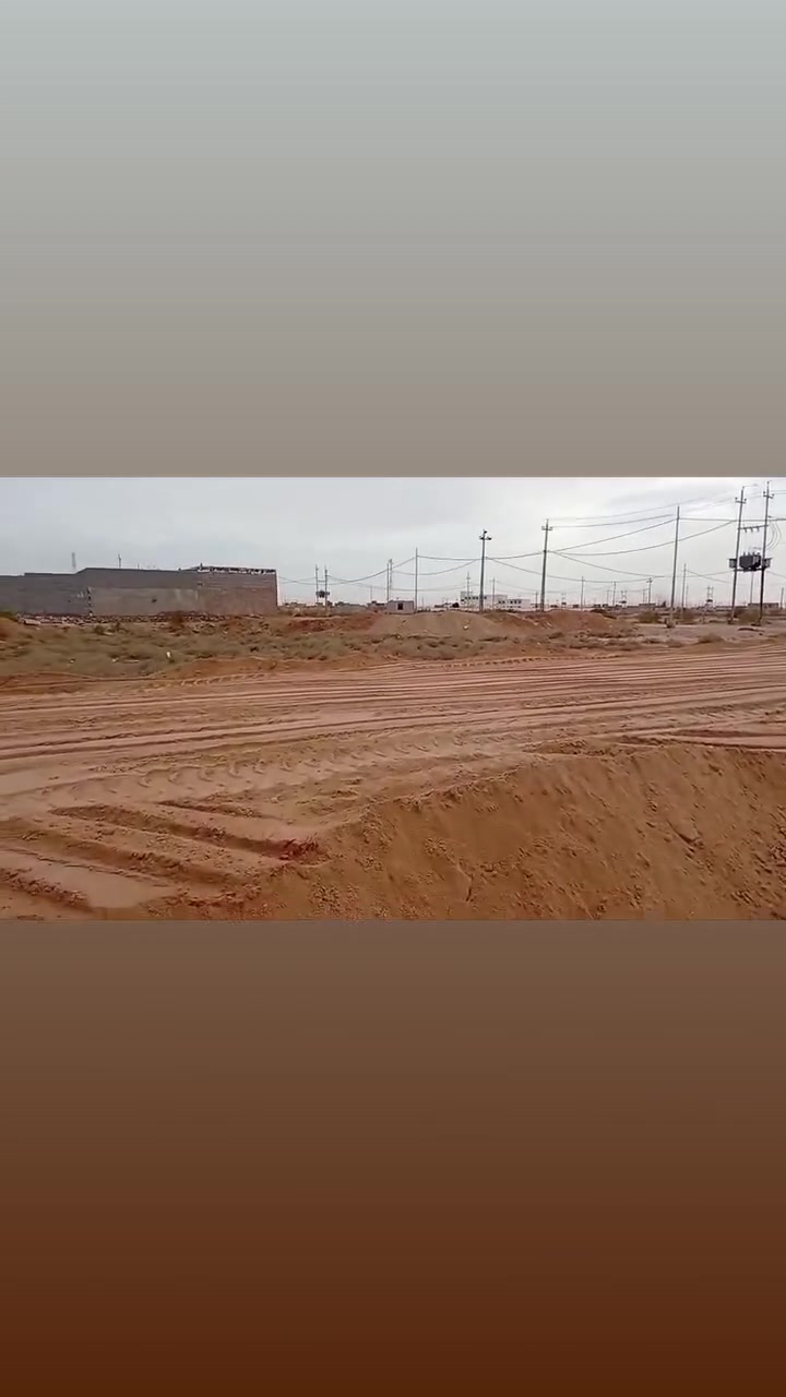 عرصه للبيع مضلوم مدينه النجف ناحيه النور طابو صرف باسمك مباشر الجهه اليمنه ١٠٠م يم المدرسه بل الخدمات يمها ماء وكهرباء وبيوت منطقه بيه سكن الاتصال ***********م السعر ١٠ مليون
