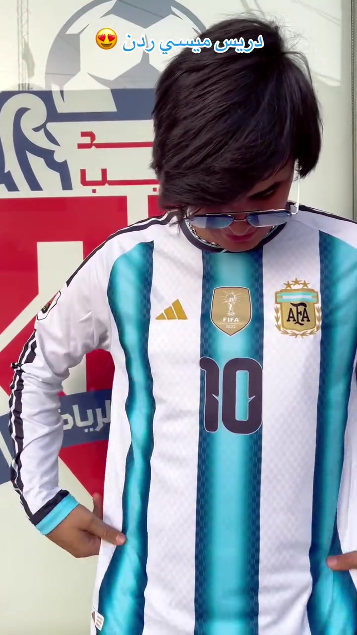 ملابس • لا تفاصيل