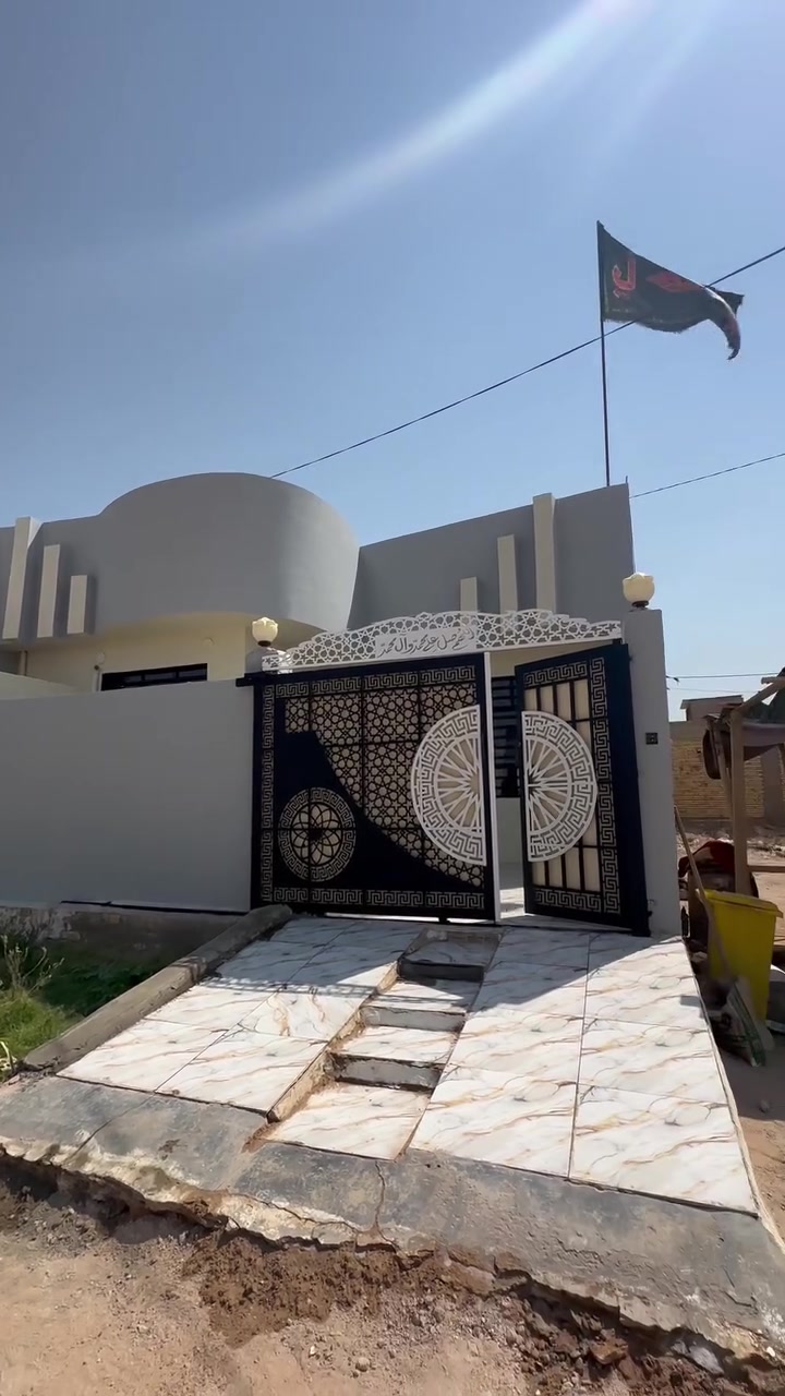 🏘️دار للبيع مجمع بيتي الثاني
مساحة ٢٠٠ متر بناء جديد درجة اولى مال جناي سعر ١١٨ وبي مجال قليل السراي يتواصل ***********

