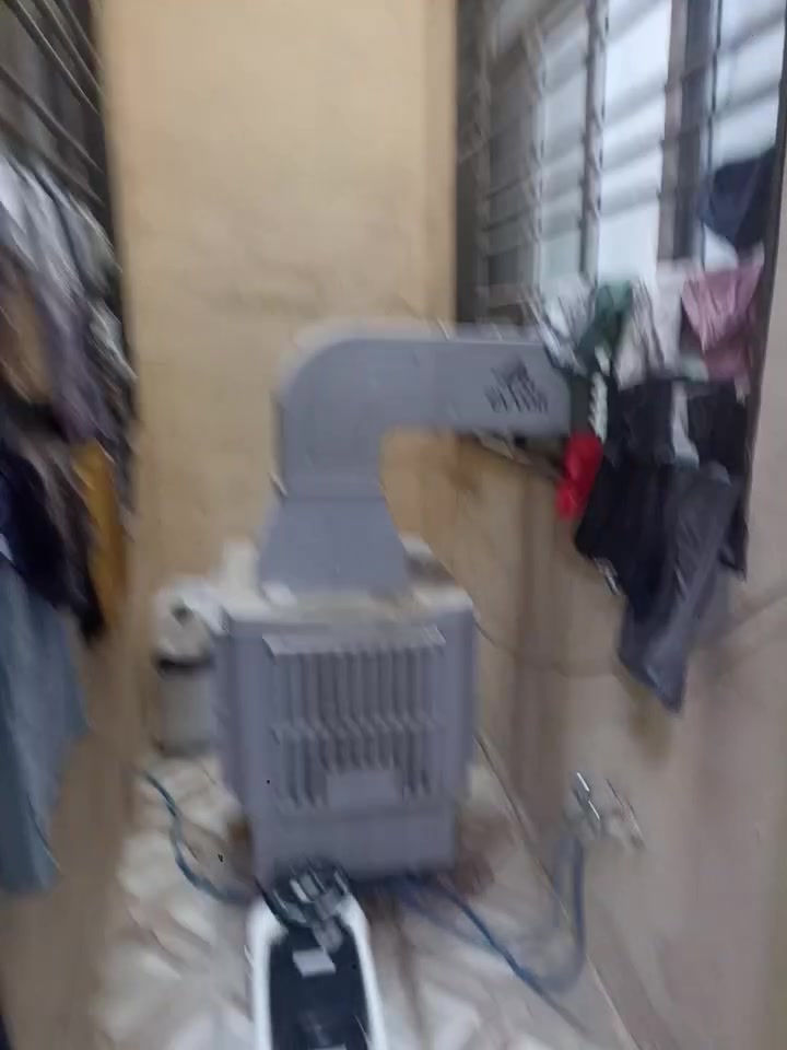 بيت مساحه 200 متر طابقين طابو صرف 4 غرف  بناء حديث سنت 25 سنتر شارع 30 بلوفه الحاده باسم صاحب البيت حله سيف سعد بعد مستشفى الكفيل شارع 30 بعد الملعب سعره 300 ملاحظه التعامل مع صاحب البيت اتصال ***********
