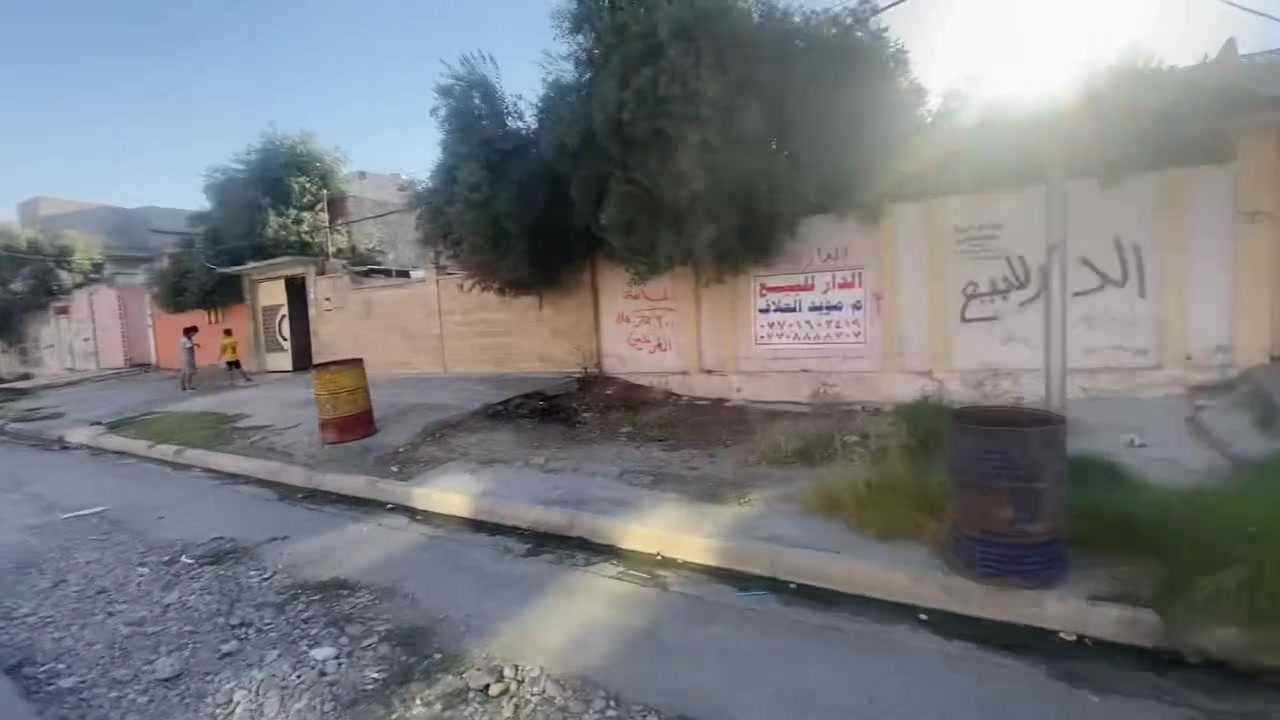 عروض مكتب ضفاف النيل 
دار للبيع 
في حي اليرموك قرب حديقه اليرموك 
المساحه 300❌واجهه 10
يقع الدار على شارعين امامي وخلفي 
موقع مميز وسعر مناسب 
موصفات الدار طابق ونص بناء قديم صالح لسكن
سند طابو الأيمن تحويل مباشر 
لأستفسار اكثر 📞
***********
***********
