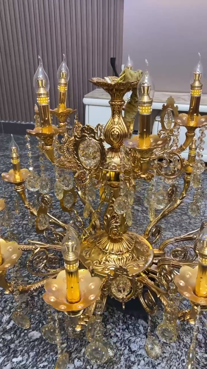 سلام عليكم 
ثريا ملكي كرستال واناره ١٥ ذراع شديتها ومستخدمتها الله شاهد ب١٥٠ الف وغراض محل بلوكترات عدد ٤ سبور لايت حجم جبير عدد٤ براكيترات عدد ٢٠ رفوف تركيا اصليه عدد ٦ مروحة سقف حجم جبير سعرهن ٣٢٠ الف