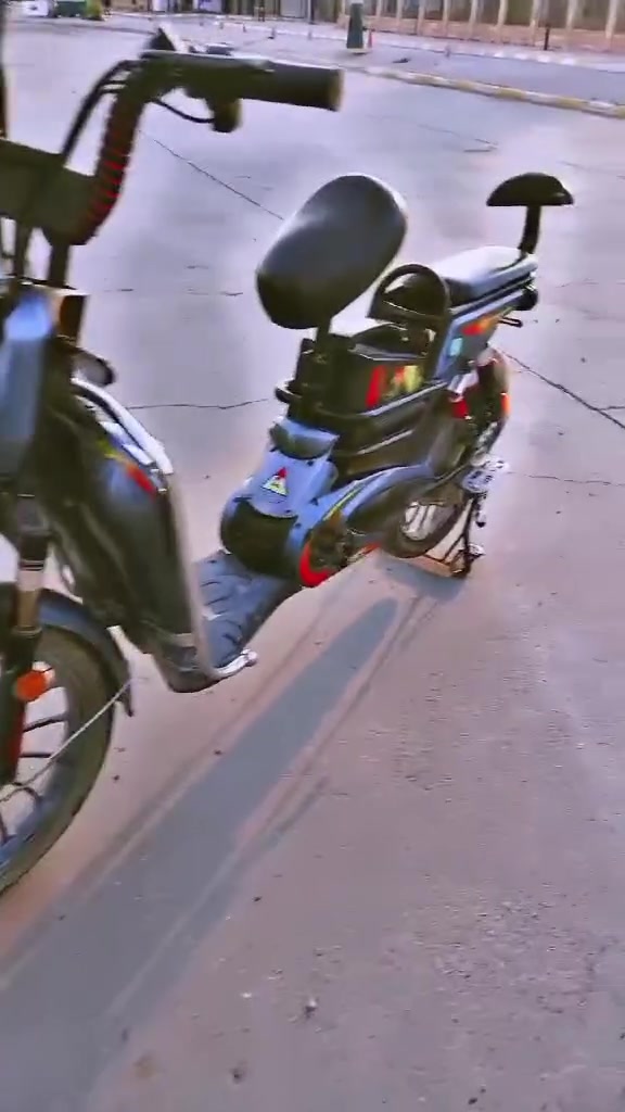 بايسكل شحن للبيع خمس بطاريات ملف 1500 يدعم نظام البك سرعه 99 بي عطلين الاول تاير يتحرك يحتاج ١٥ والثانب ولف ٥ مرات دنيا حارة يطلع صوت يم ملف دوس سكليتر علة خفيف يقبط هدة يروح الصوت السعر ١٦٠ وبي مجال ١٤٠ قفلة شراي اتصل، ***********
