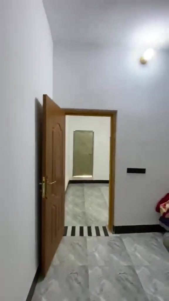 بيت ١٠٠م طولاني كونكريت طابقين للبيع ***********حي الجامعه
