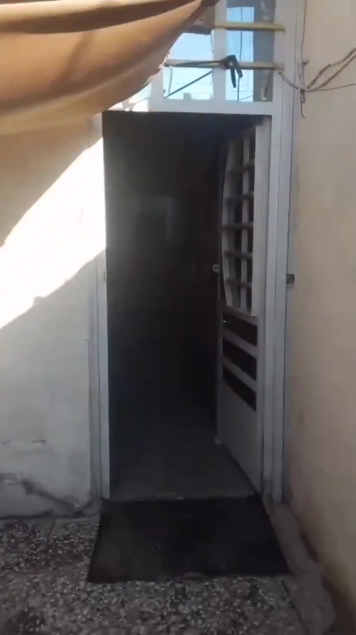 السلام عليكم بيت للبيع مساحه 90 طرمه واستقبال ومطبخ وحولي وغرفه وترك وحمام والطابق الثاني غرفتين هيكل السعر 60 وبي مجال مستعجل على البيع الاستفسار واتساب  ***********
