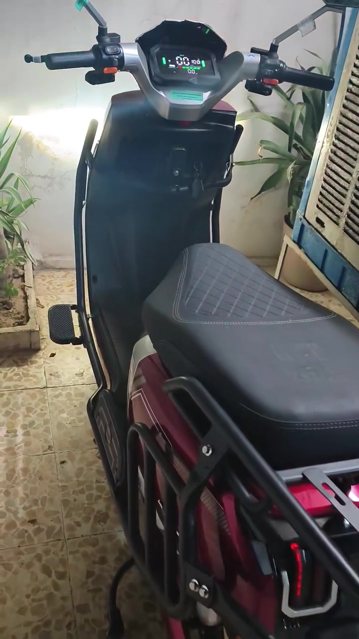 دراجه اصلي عقل 4 نمر بدلت عقل جديد ب 125 صارت 3 نمر
6 بطاريات مسطره 

نضام الرجوع لخلف 🛵

يمشي 60 كيلو او اكثر بل شحنه 

كهربائيات كله شغاله 

هاي باقي تفاصيل ودراجه كلش نضيفه بس عقل بدلت نوعيه مضبوطه 

عنواني موصل ايسر 

ادفع سعرك بل واتساب ***********
