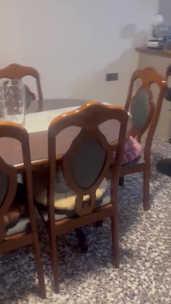 السلام عليكم
ميز طعام للبيع ست كراسي نظيف جدا سعره ٤٥٠ وبي مجال للتواصل على الرقم *********** ابو صكر
