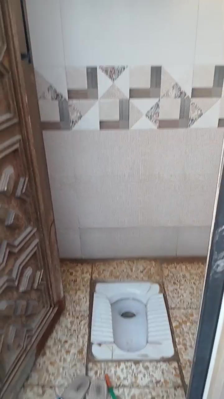 بيت للبيع بناء حديث قاطين مسلح كاشي سيراميك استفبال واربع غرف نوم وصالة ومطبخ وحمامين فوك واحد وجوى واحد مقابل السوق حسينية العصائب مي ومجاري وكهرباء متوفر والجيران احسن ناس لتواصل *********** يوجد واتساب
