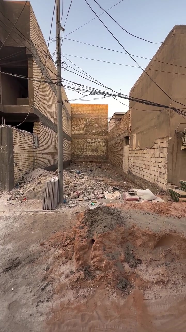 عرصة للبيع (125) متر في حي النفط شارع (10) م مفتوح على شارع (20) م 
الواجه 6.25 متر 
النزال 20 متر 

للأستفسار الاتصال على الارقام التالية 
***********
***********
يتوفر واتساب
