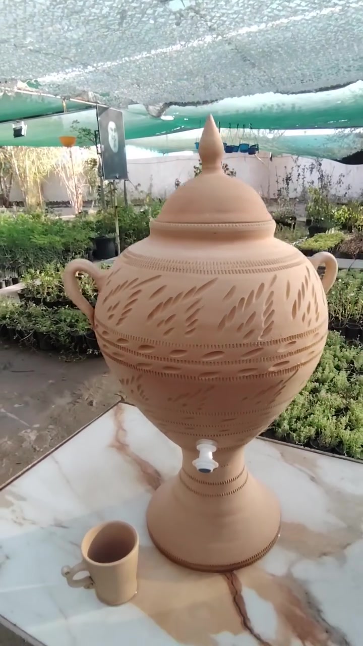 🏺 حُب فخار درجة أولى 🏺
السعة 10 لتر 
✨ جودة ممتازة وشكل تراثي جميل
🔸 الكلاص والقبغ يجيكم وياه
💰 السعر: 10,000 دينار فقط
📞 للطلب والاستفسار: ***********
🚚 تتوفر خدمة توصيل داخل الكوت فقط

