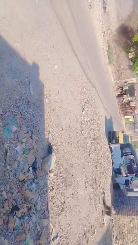 والسلام عليكم دار للبيع المساحه 100 الواجهه 4والنزال 25 بيت بناء حديث وعالي بس بي نواقص وعوزه ترتيب ارتفاع السقف 3مترات وربع عالي حيل عن الشارع سياجه مشترك بيت مرتب وعالي نقصه لبخ وبياض وكاشي العنوان سبع قصور شارع قاسم الوكيل البيت واقع حال السعر28 للاستفسار الاتصال *********** لو مراسله واتساب
