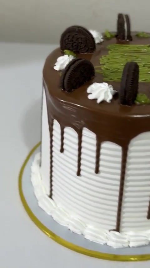 🎂👑 كيك الأميرات 👑🎂
كل كيكة نحضرها بحب حتى تكون فرحتكم أحلى 🤍✨

🎀 أعياد ميلاد
🎀 مناسبات وخطوبة
🎀 كيك حسب طلبكم

🍰 طعم لذيذ وشكل يفرح القلب 💕

📞 للحجز والاستفسار: ***********

كيك الأميرات.. حلاوة كل مناسبة 👑🤍توجد خدمه توصيل داخل حي البتول و خارجهه

نص مكتوب في الصور:
- قطع ضيافه حسب الطلب 🤎