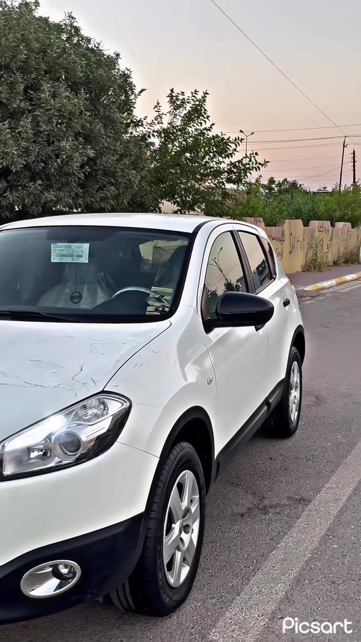 نیسان قاشقای 2013بێ بۆیاخ بێ سارد  تەنها92kmهەقیقی رۆشتوە سەیارەکە یەک دەستە 
بۆزانیاری نرخ پەیوەندی بەم ژمارەوە بکە ***********
