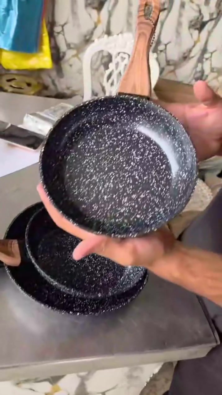 🔥 طاوة أولينا – سيت ثلاثي 🔥
🍳 طاوة زيتية بقاعدة ليزرية
📏 القياسات: 18 + 22 + 26 سم
✨ ماركة Olina Granite
💰 السيت كامل 25 ألف دينار فقط
🚚 التوصيل بغداد والمحافظات بـ5 آلاف دينار فقط 📦
🔥 سارع بالحجز قبل نفاذ الكمية!
📩 للحجز والاستفسار راسلنا على الخاص.
