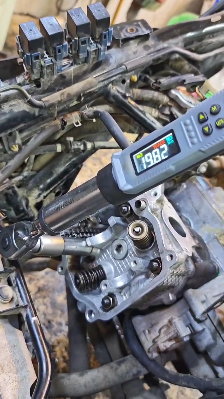 تقفيل مجموعه ال cylinder head لدراجه هوندا فورزا mf08 حسب تعليمات شركه honda ومن الكتلوك الخاص بالصيانه وبحسب الn/m تحياتنا لكم 🫡
@إشارة 
للاستفسار خاص او  واتساب  او 
***********
او *********** 
 العنوان/بغداد/البياع/مقابيل قاعة اسطنبول 
*يوجد توصيل لجميع المحافظات
