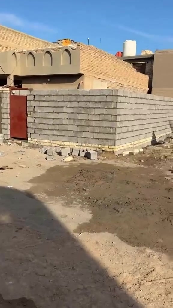 السلام عليكم
قطعه ارض للبيع مساحه ١٠٠ م 
بنص البناء 
قريبه على الشارع العام 
رقم قطعه ٦١٥٢ 
للاتصال ‭***********‬

