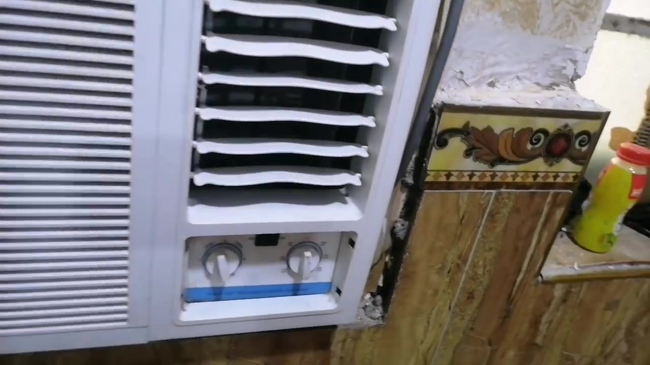 مكيفات نظيفة مستعمله للبيع طن ونص. منو يريد يشتريهن يخابرني على هذا الرقم ( ***********)
