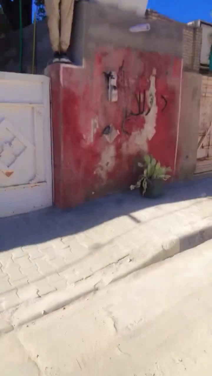 السلام عليكم بيت ١٠٠ متر بخدمات مسقط لليجار ترميم جديد هسه طالعه منه العماله البيت كاشي فقط الحوش الايجار ٢٢٥ *********** يجاره ٢٢٥
