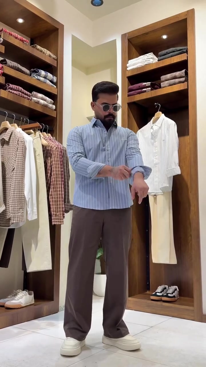قميص متوفر لونين 
ازياء وليد الزبيدي 
بصرة -جمهورية -شارع المكاتب مقابيل جامع الجمهورية 
توصيل دايركت اواتساب ***********
