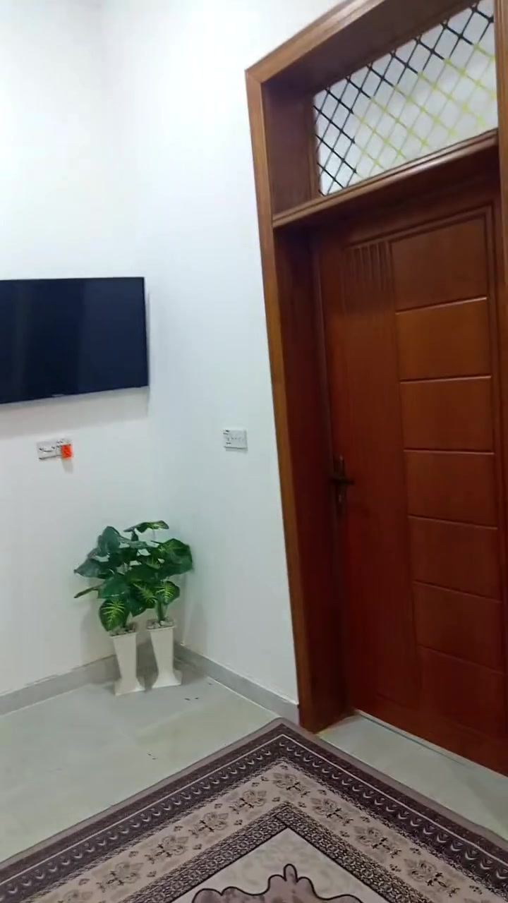 بيت للبيع حي الزهور مساحة 200م بناء كامل غرفتين صاله مطبخ حار باردبراني صيحات داخلي  مع خارجي محل موقع مميز البيت حر مامطلوب شارع 15 مقابل باب  ثانوية قادة النصر بناء 2025  سعر125 استفسار اكثر ***********
